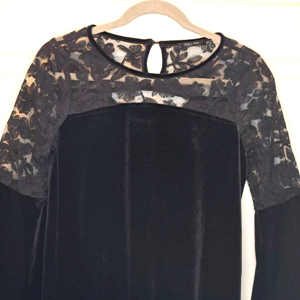 Doe & Rae Long Bell Sleeved Black Lace Keyhole Velvet Blouse Size Large - Picture 3 of 7